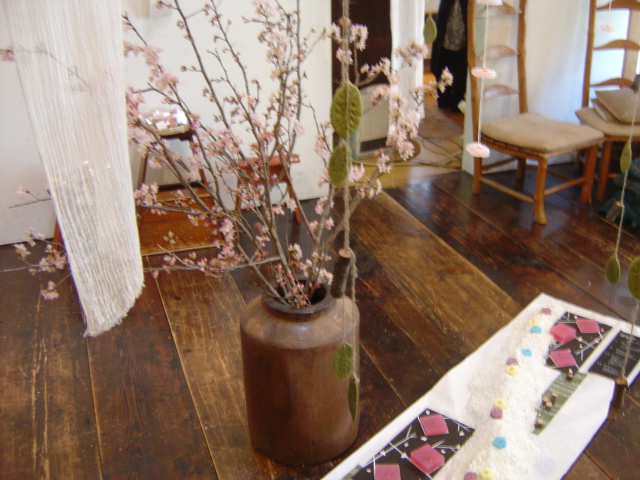 空間デコレーション　桜と春のイベント『 春の会～きざし～ 』主催：食空間ユニット はるは　＠目白/古民家ギャラリーゆうど　2010年4月