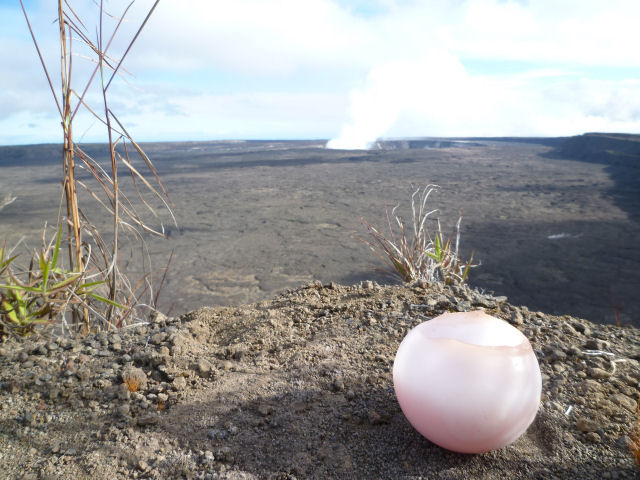 キラウエア火山の火口で～キャンドル奉納＠ハワイ島　2012年6月