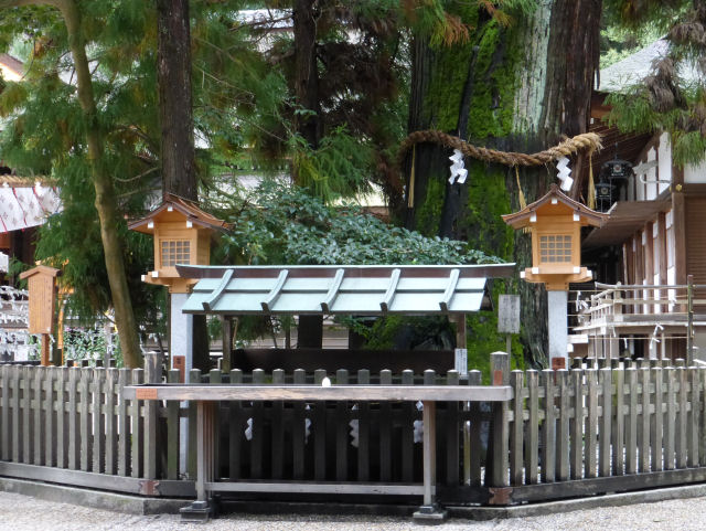 大神神社へ卵を模したキャンドル自体を奉納＠奈良　2013年10月